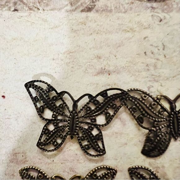 Bundle of 16 Brass Filigree Butterflies/Jewelry Making - Picture 3 of 9